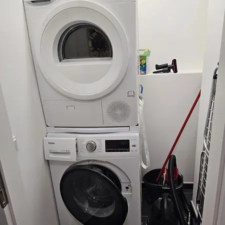 3 2 Bathrooms 2 Toilets New Center Of Underground Parking Space Contactless Self Check-in