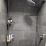 Apartament 3 2 Bathrooms 2 Toilets New Center Of Underground Parking Space Contactless Self Check-in Düsseldorf