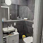 3 2 Bathrooms 2 Toilets New Center Of Underground Parking Space Contactless Self Check-in Apartament Düsseldorf