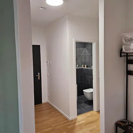 3 2 Bathrooms 2 Toilets New Center Of Underground Parking Space Contactless Self Check-in Apartment Düsseldorf