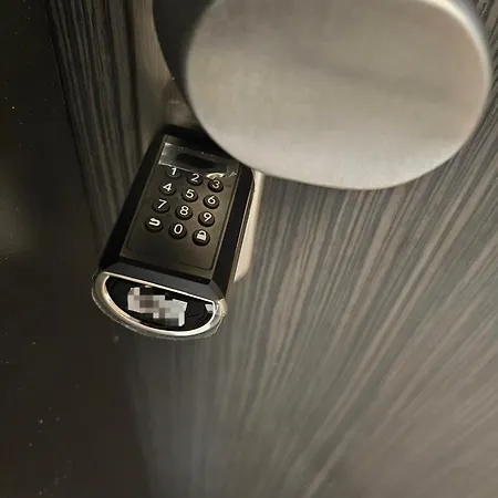 3 2 Bathrooms 2 Toilets New Center Of Underground Parking Space Contactless Self Check-in Apartment Düsseldorf