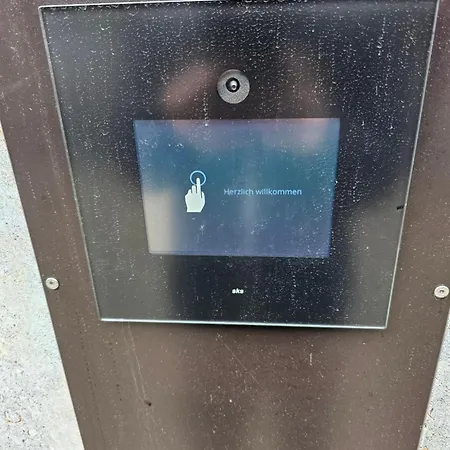 3 2 Bathrooms 2 Toilets New Center Of Underground Parking Space Contactless Self Check-in * دوسلدورف