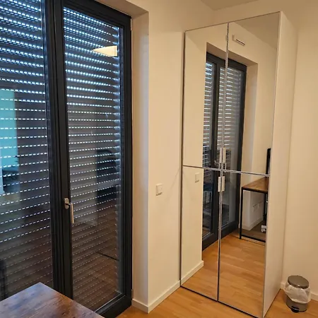Apartment 3 2 Bathrooms 2 Toilets New Center Of Underground Parking Space Contactless Self Check-in Düsseldorf