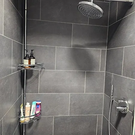 Apartment 3 2 Bathrooms 2 Toilets New Center Of Underground Parking Space Contactless Self Check-in Düsseldorf