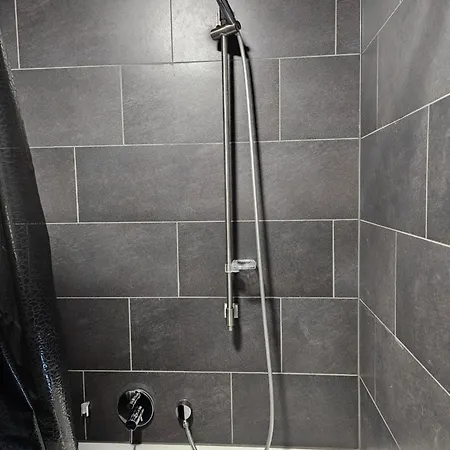 Apartment 3 2 Bathrooms 2 Toilets New Center Of Underground Parking Space Contactless Self Check-in Düsseldorf