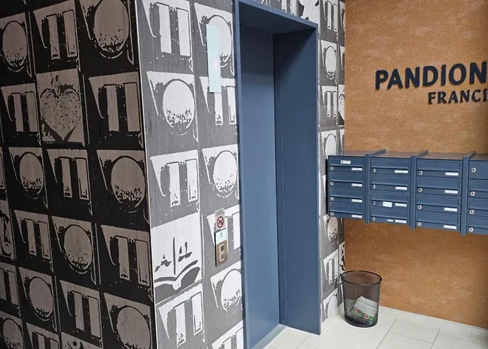 3 2 Bathrooms 2 Toilets New Center Of Underground Parking Space Contactless Self Check-in * Ντίσελντορφ