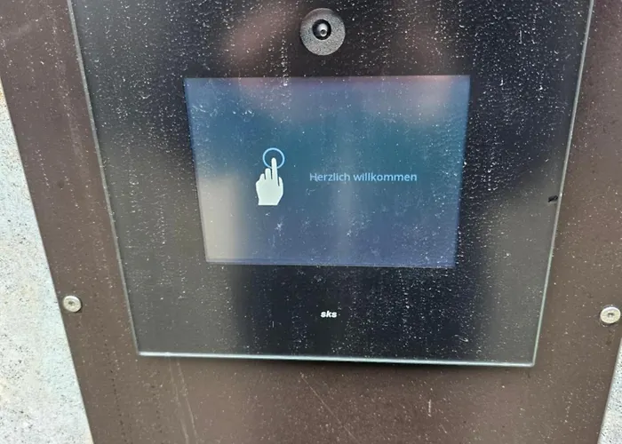 3 2 Bathrooms 2 Toilets New Center Of Underground Parking Space Contactless Self Check-in * Ντίσελντορφ