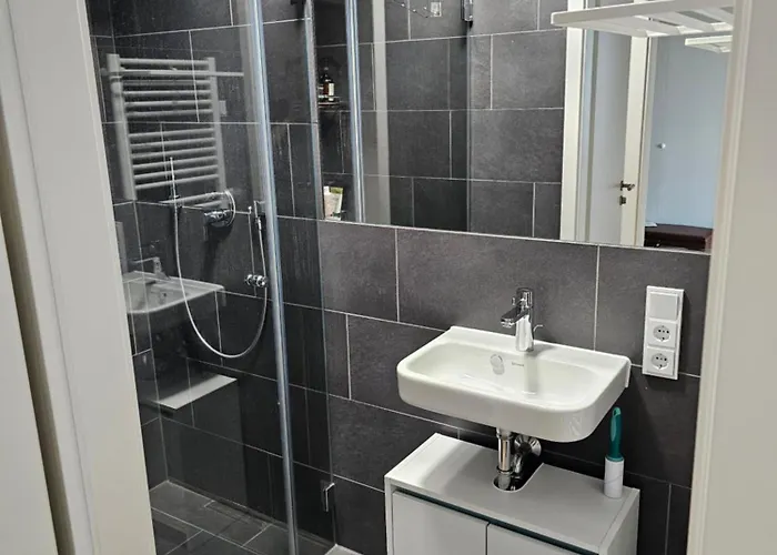 3 2 Bathrooms 2 Toilets New Center Of Underground Parking Space Contactless Self Check-in Apartment *