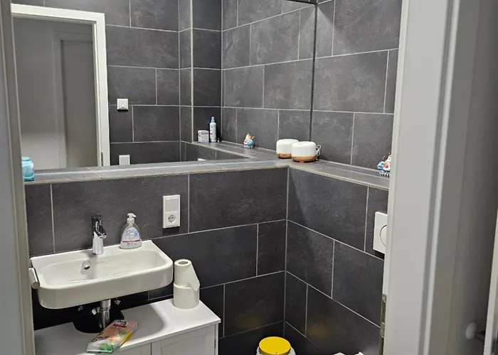 3 2 Bathrooms 2 Toilets New Center Of Underground Parking Space Contactless Self Check-in Διαμέρισμα Ντίσελντορφ