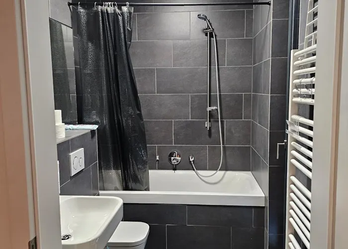 3 2 Bathrooms 2 Toilets New Center Of Underground Parking Space Contactless Self Check-in Apartment *