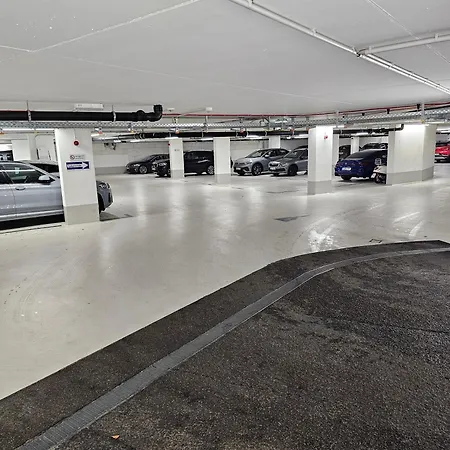 Apartament 3 2 Bathrooms 2 Toilets New Center Of Underground Parking Space Contactless Self Check-in