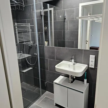 3 2 Bathrooms 2 Toilets New Center Of Underground Parking Space Contactless Self Check-in Lejlighed *