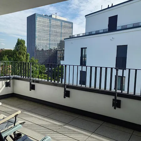 3 2 Bathrooms 2 Toilets New Center Of Underground Parking Space Contactless Self Check-in Düsseldorf