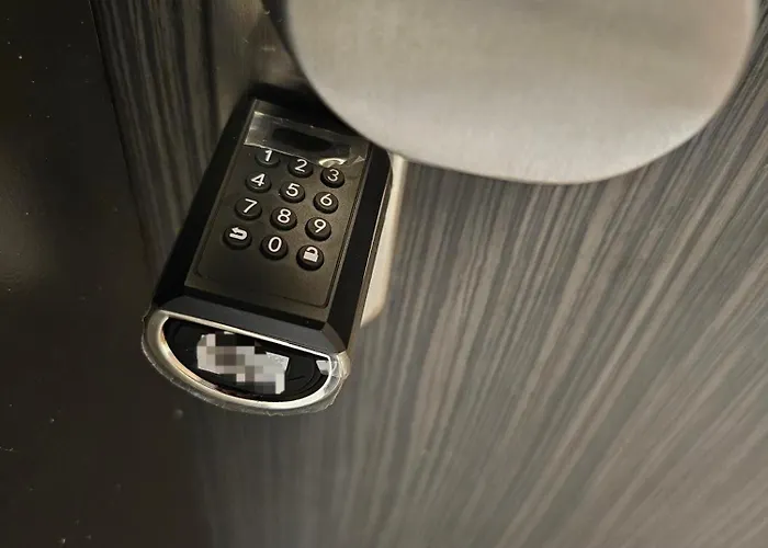 3 2 Bathrooms 2 Toilets New Center Of Underground Parking Space Contactless Self Check-in Apartament Düsseldorf