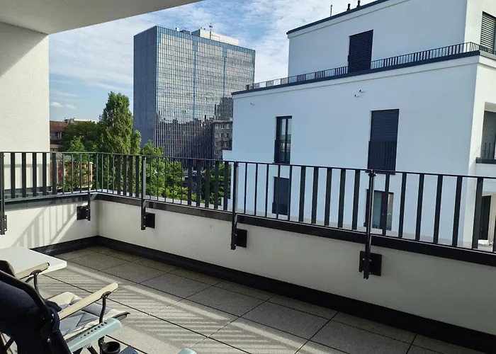 3 2 Bathrooms 2 Toilets New Center Of Underground Parking Space Contactless Self Check-in Düsseldorf